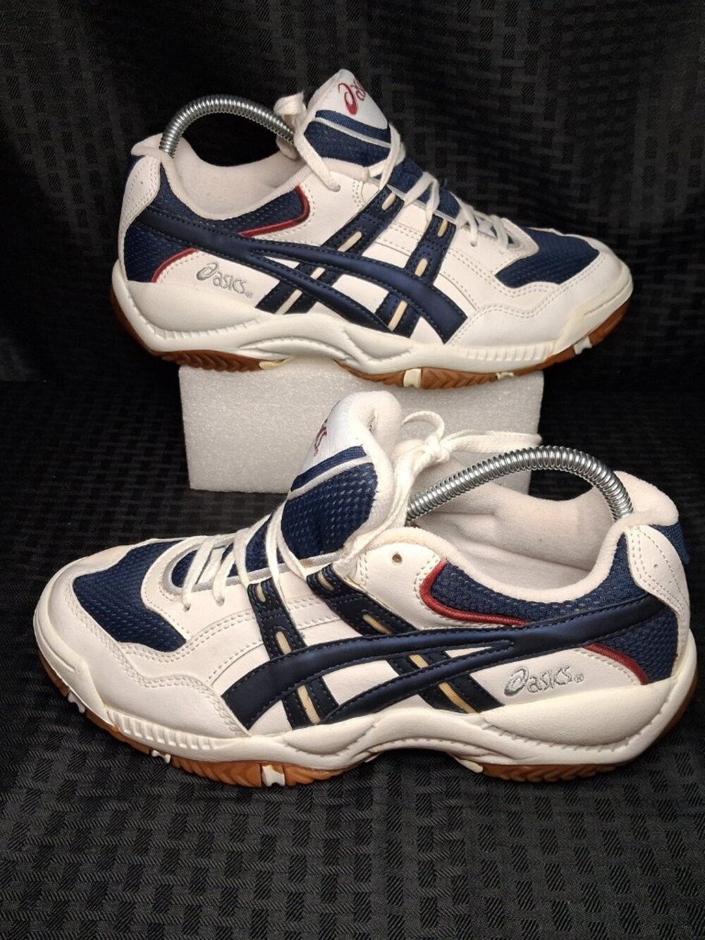 ASICS Low Top Gel Sneakers - White Navy Blue with '90s Retro Aesthetic